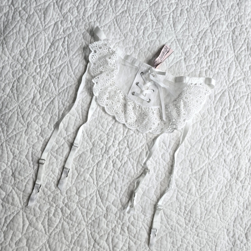 Victoria's Secret Dream Angels Eyelet And Mesh Lace Garter Belt XS/S